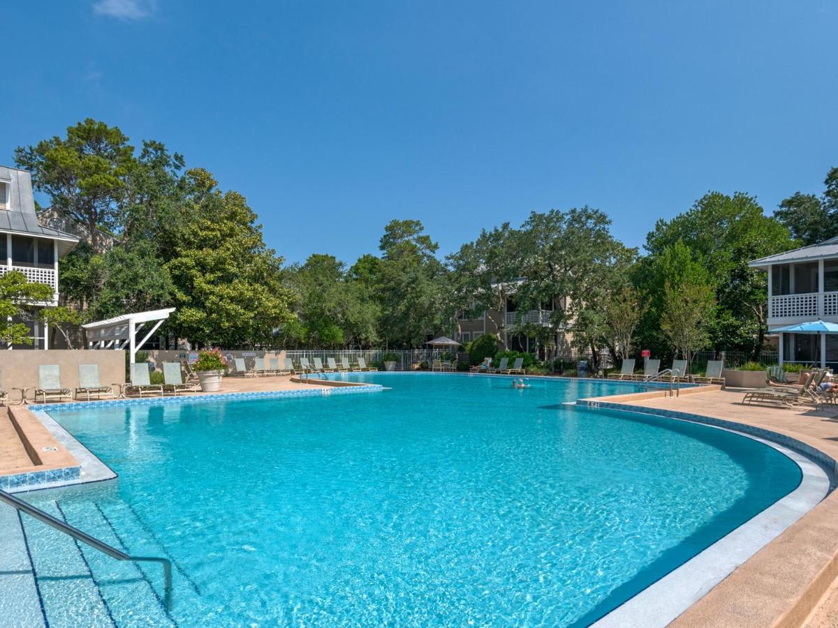 Popular attractions Area Nearby Property